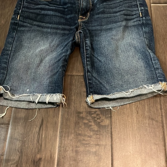 American Eagle size 2 skinny Bermuda stretch denim shorts- cut off, distressed - Picture 3 of 9
